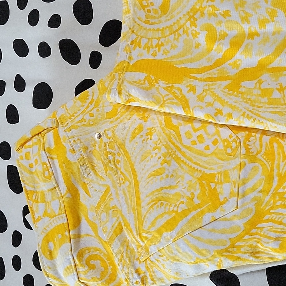 So SUMMERY! Chicos yellow & white crop jeans